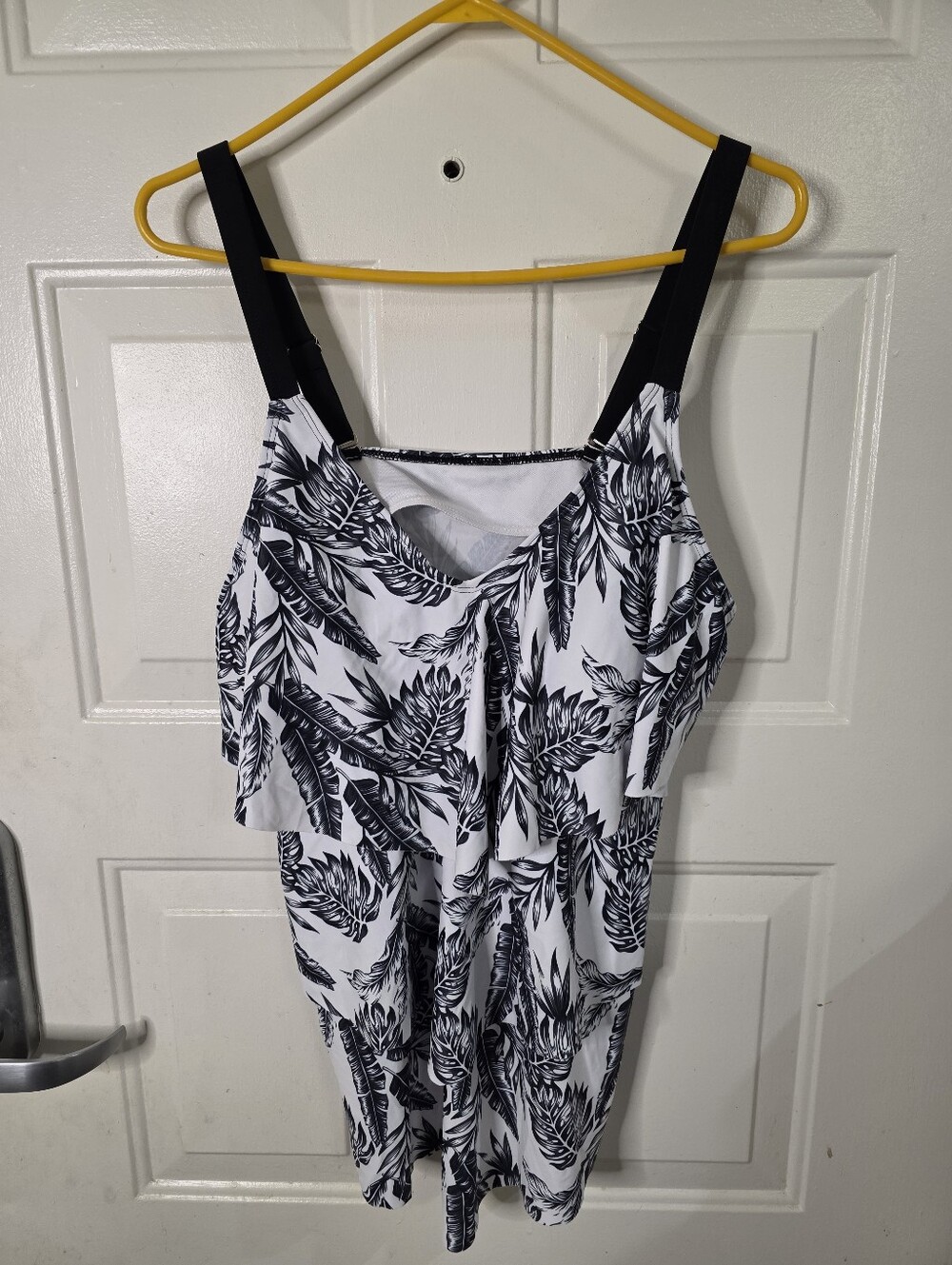 Black & White Tropical Print Swimsuit Top Size XXL